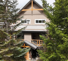 Whistler Village North Retreat - Private Hot tub